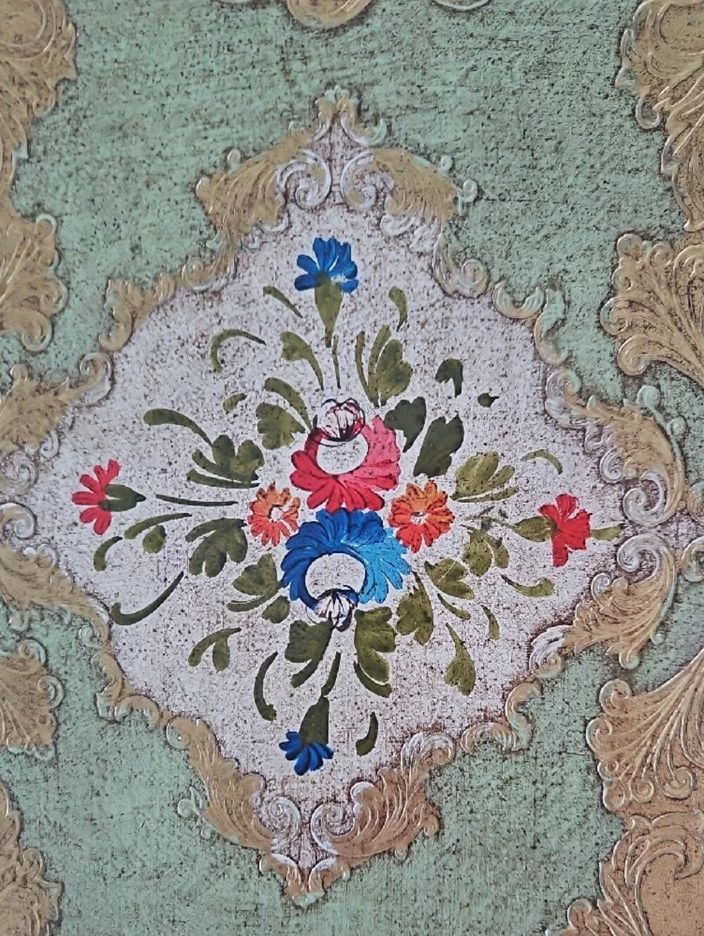 Florentine set decorative